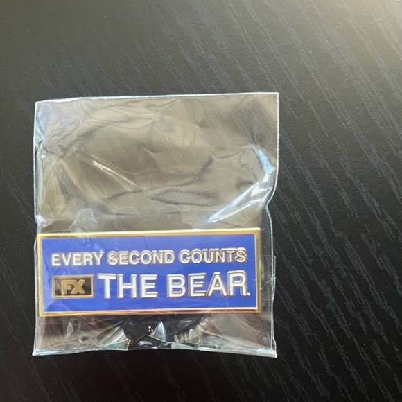 D23 pins: Abbott Elementary, The Bear, American Horror Story keychain - Picture 8 of 8